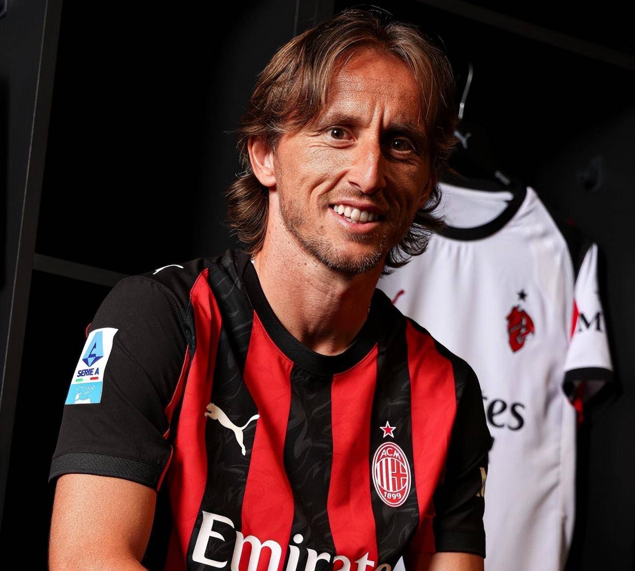 泰晤士报：皇马对今夏免签阿诺德充满信心